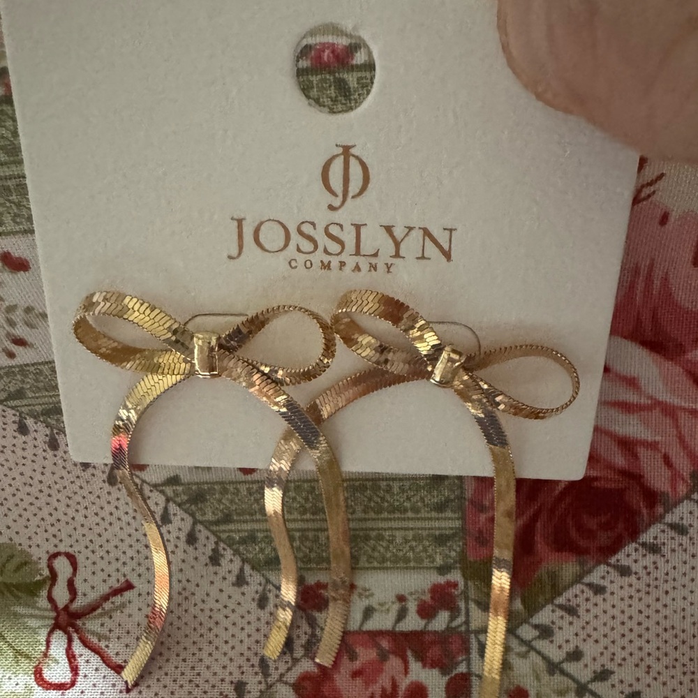 NWT Josslyn Gold Ribbon Earrings